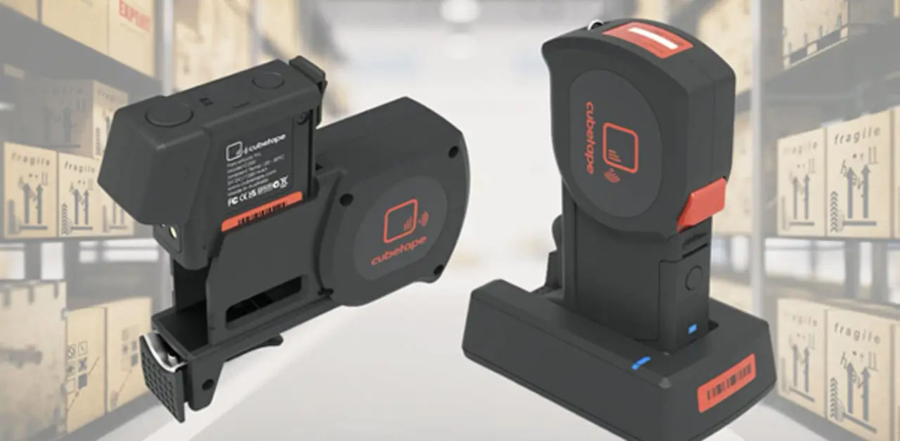 A Close Up View Of Two Batteries Positioned One On Top Of The Other, Highlighting Their Cylindrical Design And Labels